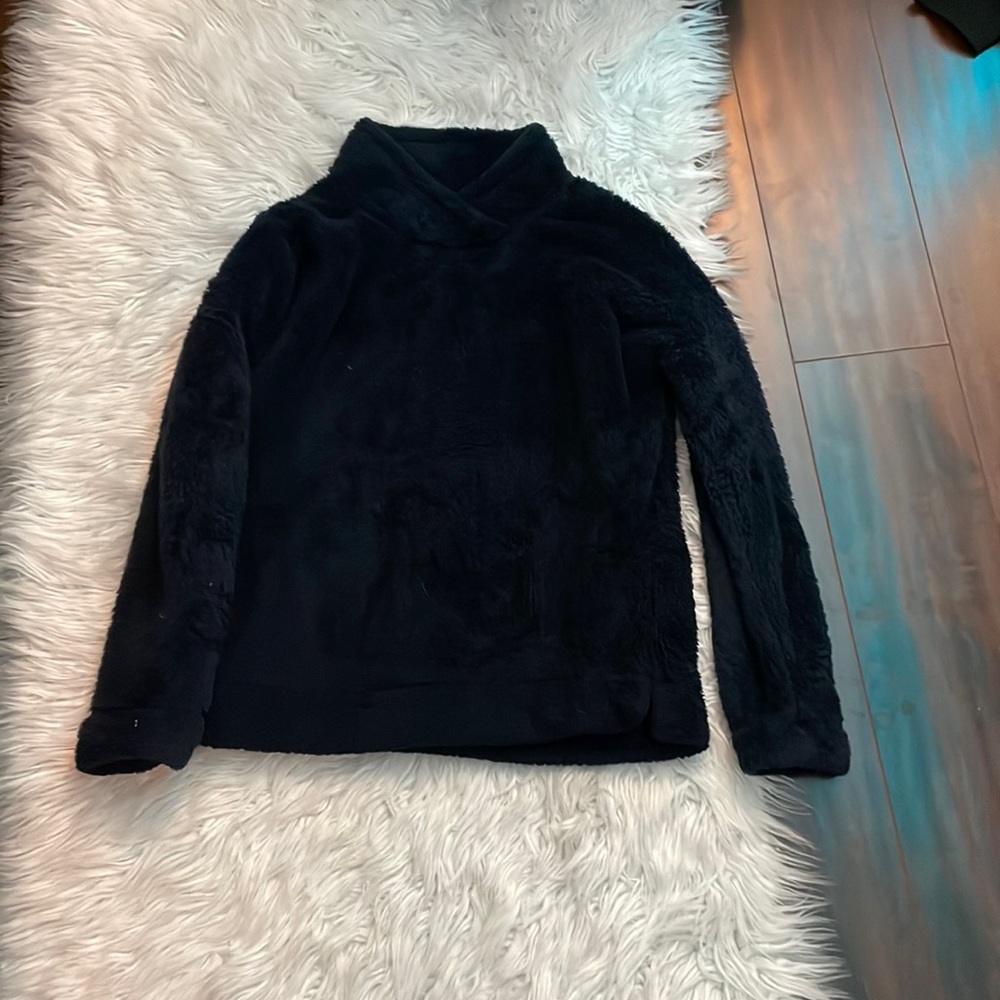 Black Sherpa pull over cross neck